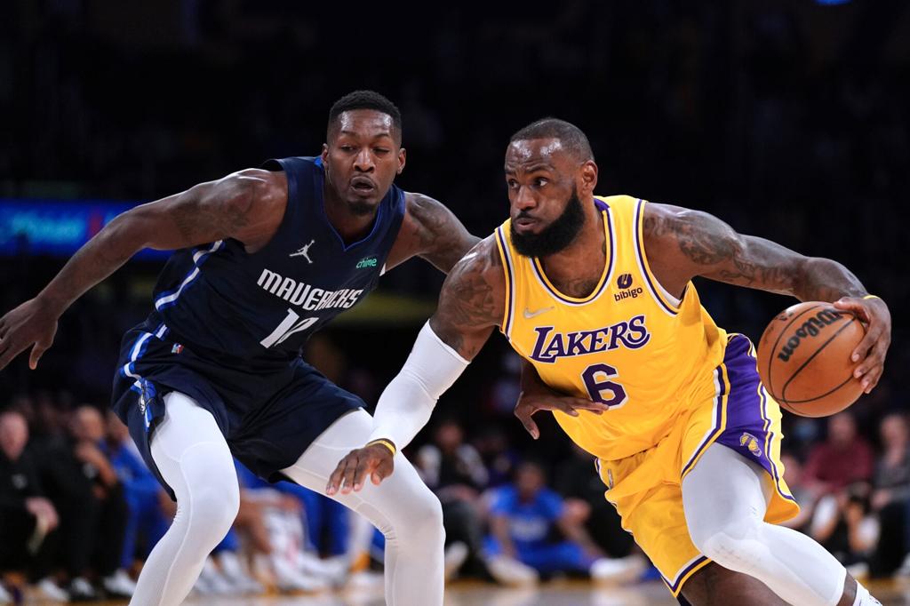 LA Lakers fail to rally against Dallas Mavericks